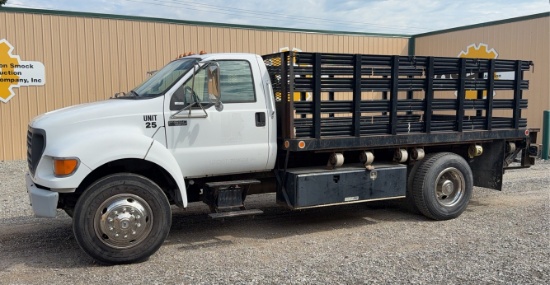2000 Ford F650 Super Duty Stake Side Flatbed Truck