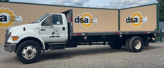 2005 Ford F650XL Super Duty Flatbed Truck