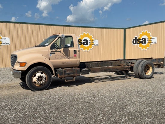 2000 Ford F750 Cab & Chassis Truck