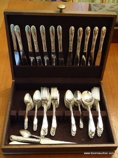 (DR) CASE OF ONEIDA FLATWARE. SERVICE FOR 12. INCLUDES 12 KNIVES, 34 SALAD FORKS, 10 SOUP SPOONS, 18