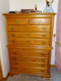 (MBR)OAK CHEST ON CHEST, TWO DRAWERS OVER 4 DRAWERS, IN LIKE NEW CONDITION, 40''L 19''W 58.5''H