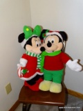(MBR)MICKEY AND MINNIE CHRISTMAS 22''H,