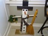 HAND MADE WOODEN SNOWMAN: 17