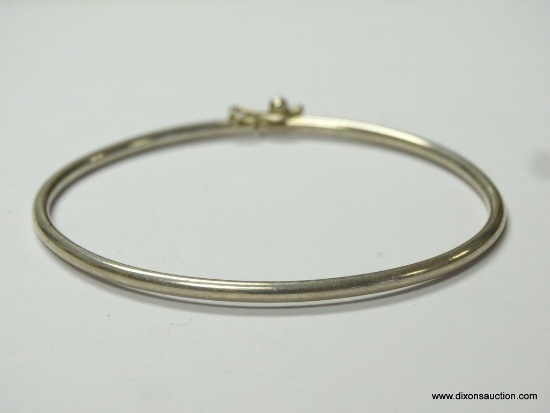 VINTAGE .925 STERLING SILVER LADIES BANGLE BRACELET. MEASURES APPROX. 2-1/2".