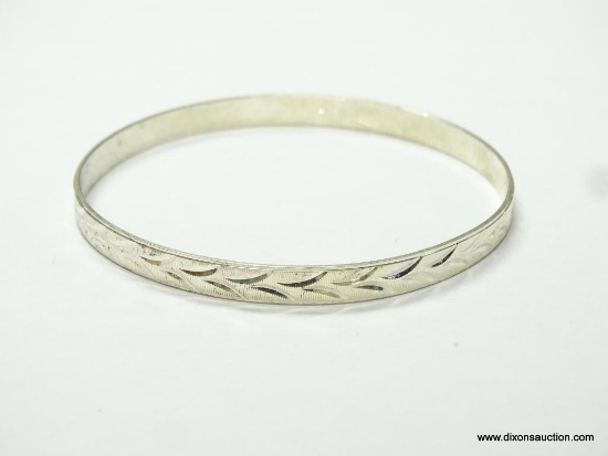 LADIES .925 STERLING SILVER DIAMOND CUT BANGLE BRACELET, 2-3/4" BY 1-1/4".