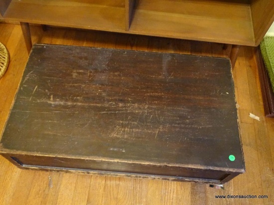 (DR) VINTAGE ROLLING STORAGE BOX, PERFECT FOR UNDER THE BED OR WHATEVER, 32''L 18 1/2''W 10''H