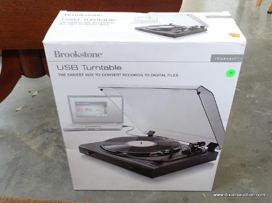 BROOKSTONE USB TURNTABLE. IN ORIGINAL BOX WITH ORIGINAL PLASTIC AND STYROFOAM.