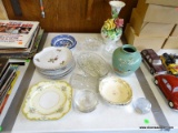 MISC. LOT: CAPODIMONTE STYLE VASE WITH CHIPS. ORIENTAL VASE. 7 SHELL SHAPED LUNCHEON PLATES WITH NO