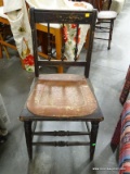 ANTIQUE OAK VICTORIAN SIDE CHAIR: 16.5