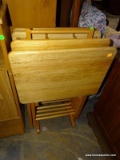 SET OF 4 MAPLE FOLDING TV TRAYS WITH STAND.