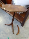 VINTAGE MAHOGANY AND CHERRY SPIDER LEGGED LAMP TABLE. NEEDS TLC: 13