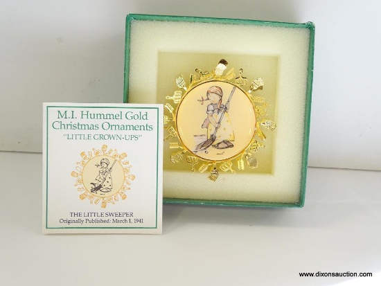 HUMMEL "LITTLE GROWN-UPS" GOLD CHRISTMAS ORNAMENT. THE LITTLE SWEEPER. 2.75" ACROSS. IN THE ORIGINAL