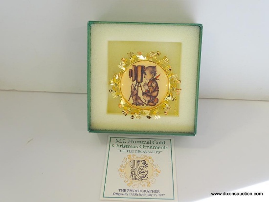 HUMMEL "LITTLE GROWN-UPS" GOLD CHRISTMAS ORNAMENT. THE PHOTOGRAPHER. 2.75" ACROSS. IN THE ORIGINAL