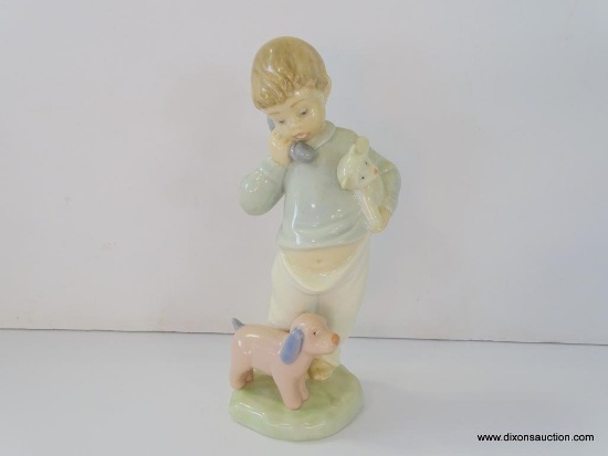 NAO BY LLADRO NINO AL TELEFONO CON MUNECOS. ITEM# 1044. 7" TALL. IN THE ORIGINAL BOX.