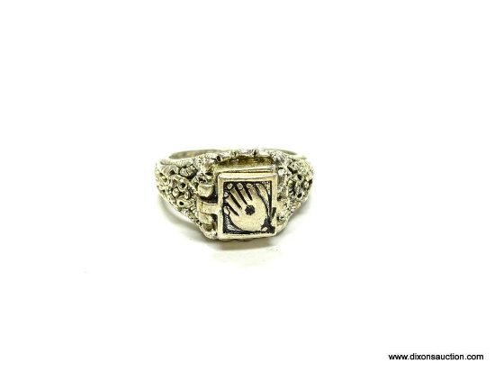VINTAGE SILVER TONE FILIGREE POISON RING. HAS A FLIP OPEN STASH COMPARTMENT AT THE TOP. RING SIZE 9.