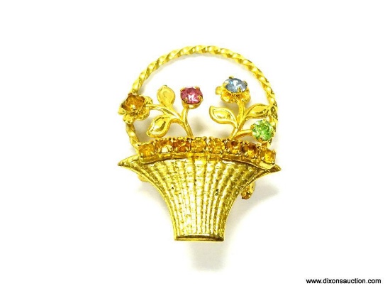 VINTAGE GOLD TONE BRIDE'S BASKET BROOCH/PIN WITH THE ORIGINAL BOX. THIS PIECE IS SET WITH DIFFERENT