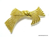 BEAUTIFUL LARGE GOLD TONE DECORATED BROOCH OR PIN. 3.5