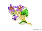 BEAUTIFUL VINTAGE ENAMEL DECORATED GOLD TONE FLORAL BROOCH. 2.5