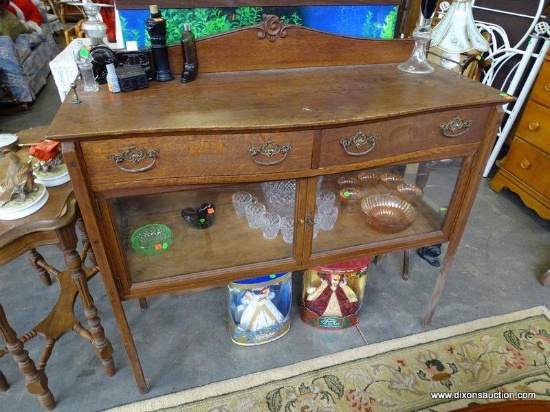 (A1) BEAUTIFUL ANTIQUE OAK SERVER CONVERTED TO A VITRINE DISPLAY CABINET WITH GLASS ALL THE WAY