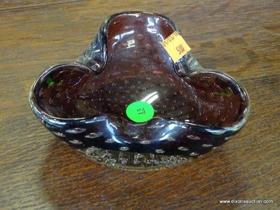 (A1) HAND BLOWN ART GLASS BOWL OR ASHTRAY. 5" ACROSS. GOOD CONDITION.