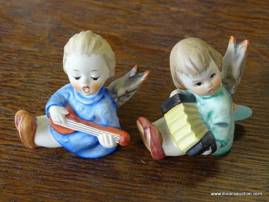 (A1) 2 SMALL SEATED ANGELS, 1 PLAYING AN ACCORDION AND 1 PLAYING A BANJO (THIS ONE IS A CANDLE