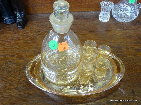 (A1) VINTAGE BEEHIVE STYLE DECANTER WITH 5 CORDIAL GLASSES AND 1 OVAL SERVING TRAY. IN GOOD