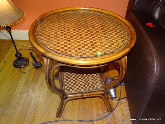 (FR) ROUND RATTAN AND WICKER STYLE GLASS TOP TABLE: 24"x25.5"