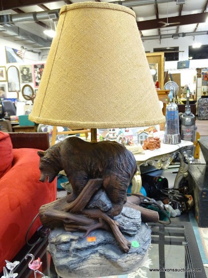 (ROW 1) VERY NICE GRIZZLY BEAR CATCHING FISH STYLE LAMP. HAS BURLAP SHADE AND FINIAL: 13"x26". THIS