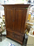 (ROW 2) LEXINGTON FURNITURE MAHOGANY TV CABINET WITH 2 LOWER DOORS AND SLIDE OUT TRAY. HAS 1
