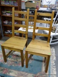 (ROW 2) PAIR OF PINE SIDE CHAIRS: 17.5