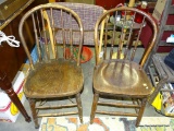 (ROW 4) PAIR OF ANTIQUE OAK SPINDLE BACK PLANK BOTTOM CHAIRS: 15.5