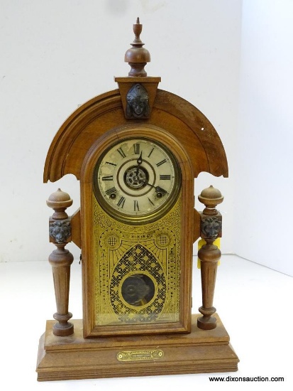 MASCOTS MANTLE CLOCK 8 DAY WITH TIME, STRIKE AND ALARM. VERY NICE WITH LEVEL IN THE BASE. RETAIL