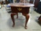 (R3) BROYHILL MAHOGANY QUEEN ANNE END TABLE: 22