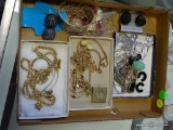 TRAY LOT OF ESTATE COSTUME JEWELRY. HEAVY GOLD TONE CHAIN WITH NO CLASP ,A TEXAS CHARM GOLD COLOR
