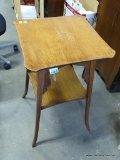 (R2) ANTIQUE SQUARE 2 TIER OAK LAMP TABLE. IN VERY GOOD CONDITION. MEASURES 15.75'' X 15.5'' X 27''