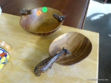 (R2) MADE IN KENYA SET OF 2 WOOD BOWLS DECORATED WITH ZEBRA/GIRAFFE HANDLES.