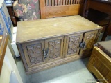 (R3) VINTAGE TV STAND WITH 4 DRAWERS THAT OPEN TO REVEAL 2 SEPARATE COMPARTMENTS FOR ELECTRONICS OR