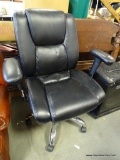 (R4) FAUX LEATHER AND CHROME ROLLING OFFICE CHAIR: 33
