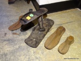 (R1) SHOE LAST SET: STAND AND 5 SHOE FORMS OF DIFFERENT SIZES.