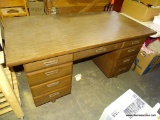 (TABLE) OAK DESK WITH 9 DRAWERS. 4 DRAWERS ON EITHER SIDE AND 1 CENTER DRAWER: 60