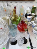 (TABLE) LOT OF MISC. GLASSWARE: HAND BLOWN CRACKLE GLASS ART GLASS VASE. HAND BLOWN AMETHYST GLASS