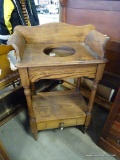 (R1) ANTIQUE PINE WASH STAND WITH LOWER SHELF AND DRAWER: 27