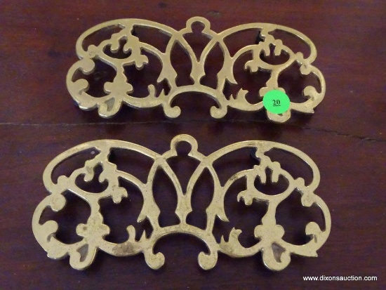 (KIT) 2 VIRGINIA METALCRAFTERS MONTICELLO 10-55 BRASS TRIVETS: 7.25"x4"