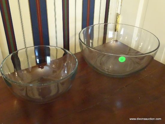 (KIT) 2 LARGE GLASS MIXING BOWLS: 1 IS 9" DIA. 1 IS 11" DIA.