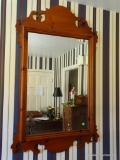 (KIT) FRAMED AND BEVELED GLASS MIRROR IN PINE CHIPPENDALE FRAME. HAS A 1