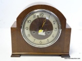 ENGLISH 8 DAY MANTLE CLOCK WITH TIME AND STRIKE. MEASURES 9