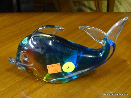 (A1) MURANO STYLE ART GLASS FISH PAPERWEIGHT. CHIPPED ON ONE SIDE LOWER LIP. 7'' LONG