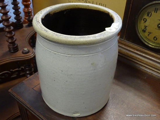 (A1) STONEWARE CROCK IN GOOD CONDITION. 8.5'' TALL
