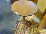 (A2) TILT TOP PLANT STAND. 16X21.5