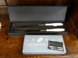 (A3) LA-Z-BOY 2 PC. CARVING SET WITH CERAMIC HANDLES IN THE ORIGINAL BOX.